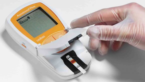Экспресс-анализатор биохимический Accutrend Plus (Аккутренд Плюс) для определения уровня глюкозы, холестерина, триглицеридов и лактата в капиллярной крови